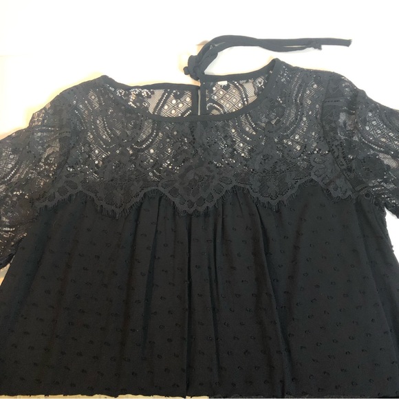 Woman’s black eyelash lace top with short sleeves size medium - Picture 11 of 16